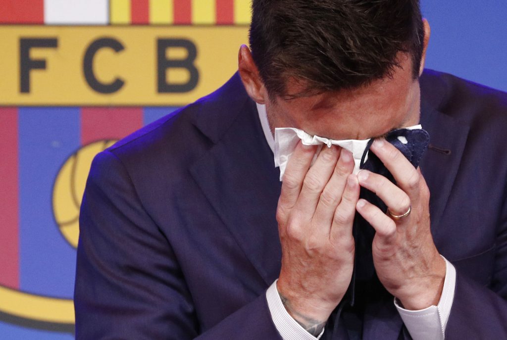 Messi bryder sammen til pressemøde